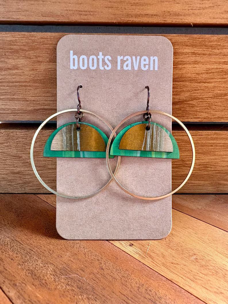 boots raven Birchwood Earrings/Half Moon in Circle